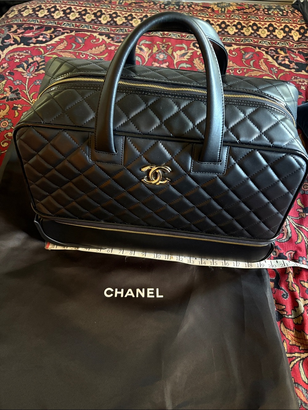 CHANEL Black Quilted Beauty Bag - promo VIP Gifts,  scope adj. handle & spinners